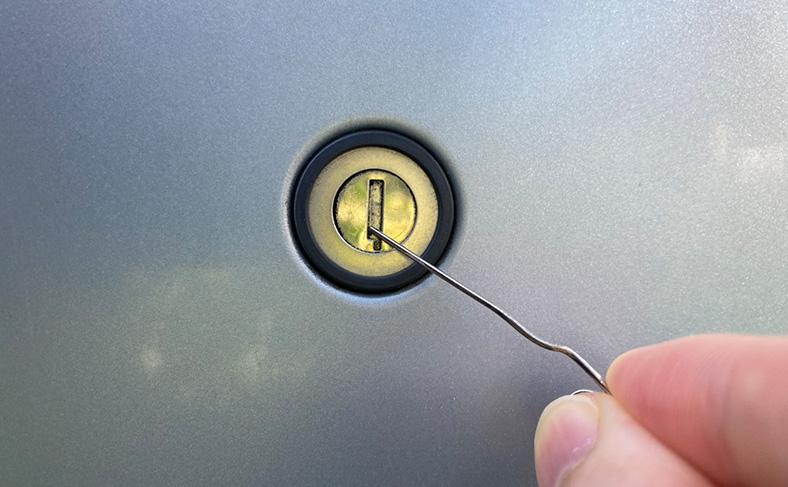 鍵をピッキングして開ける