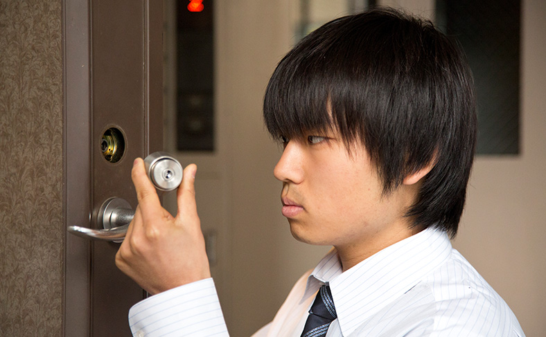 鍵屋に相談する