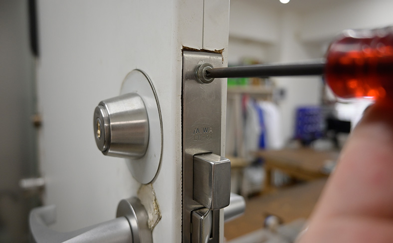 フロントプレートを外す