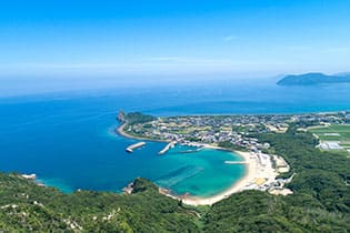 自然を利用したレジャースポットが多く存在する糸島市
