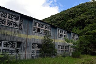 老朽化した小学校施設の補修計画が進んでいます	