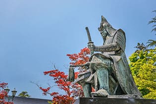 上杉謙信を祀る神社として有名