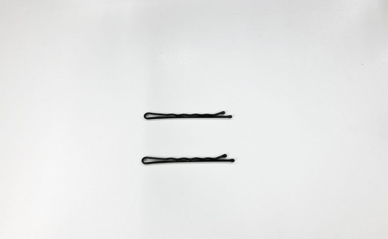 クリップもしくはヘアピンを用意します