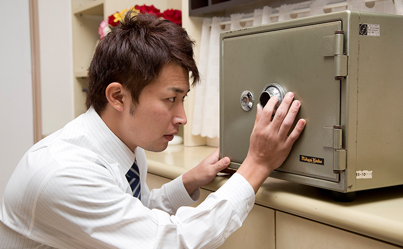 鍵屋ができること　③金庫の修理
