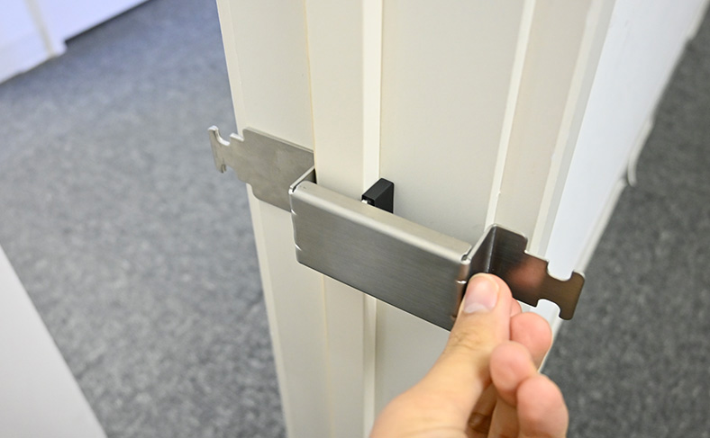 金具を取り付ける