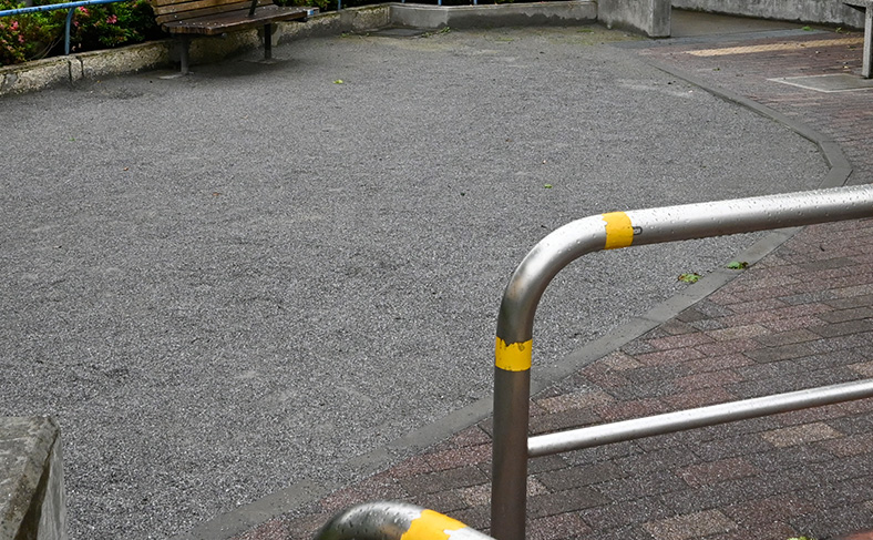 マンションのすぐそばに公園がある