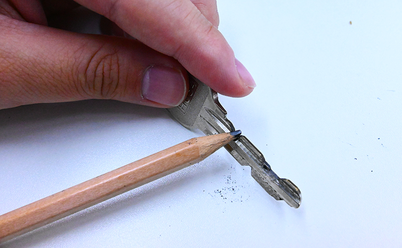 鉛筆の粉を使用する