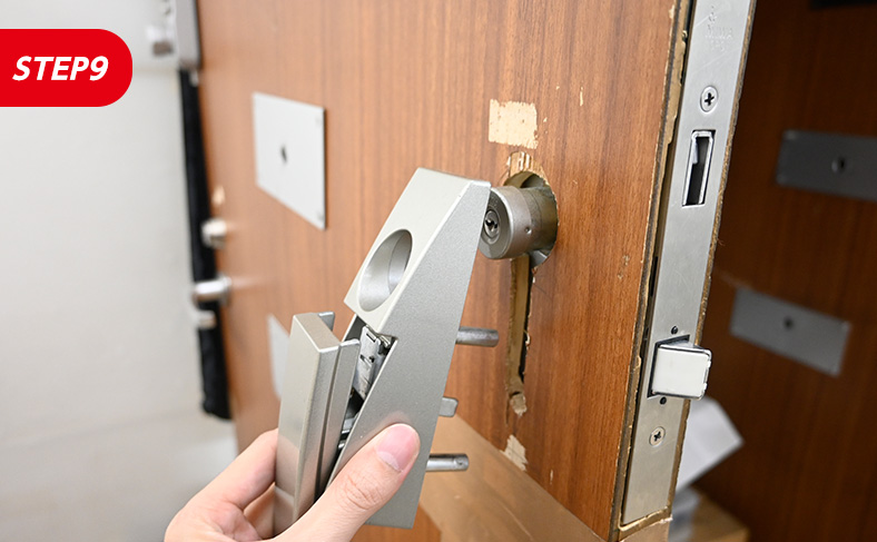 室外用のハンドルを取り付けなおす