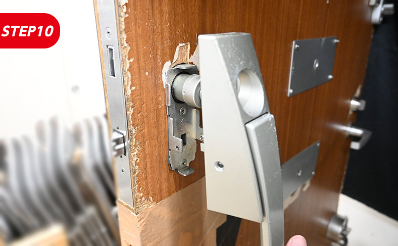 室内ハンドルを取り付けて美和ロック/miwaの鍵交換完了