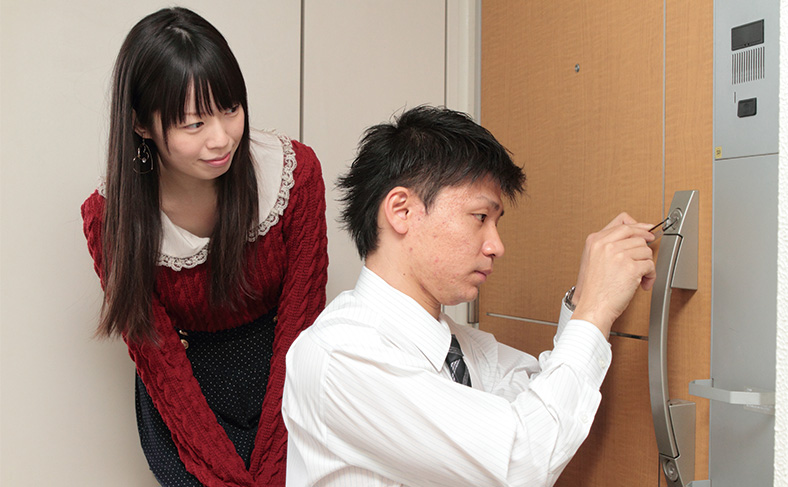 鍵屋さんに依頼する