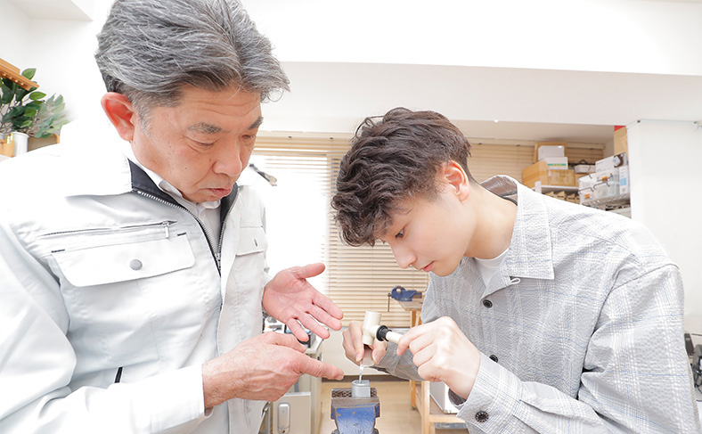 鍵の学校に通う