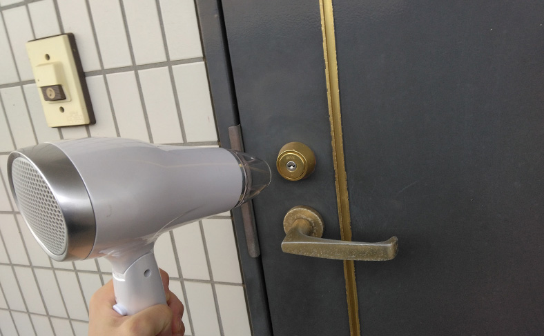 1.ドライヤーで温める