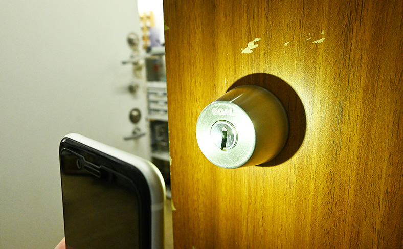 1. 鍵穴の汚れを確認する