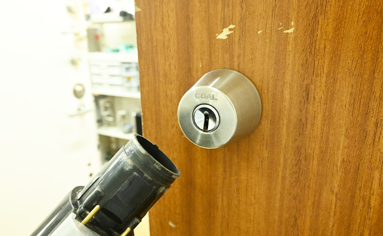 2.掃除機で吸引する