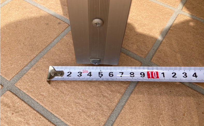 ドアの厚さを測る方法