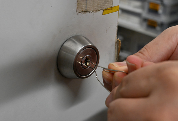 ピッキングで開ける