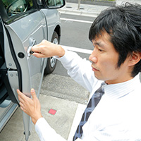 今すぐ鍵が回る！車の鍵が回らない時の対処法を写真付きで解説