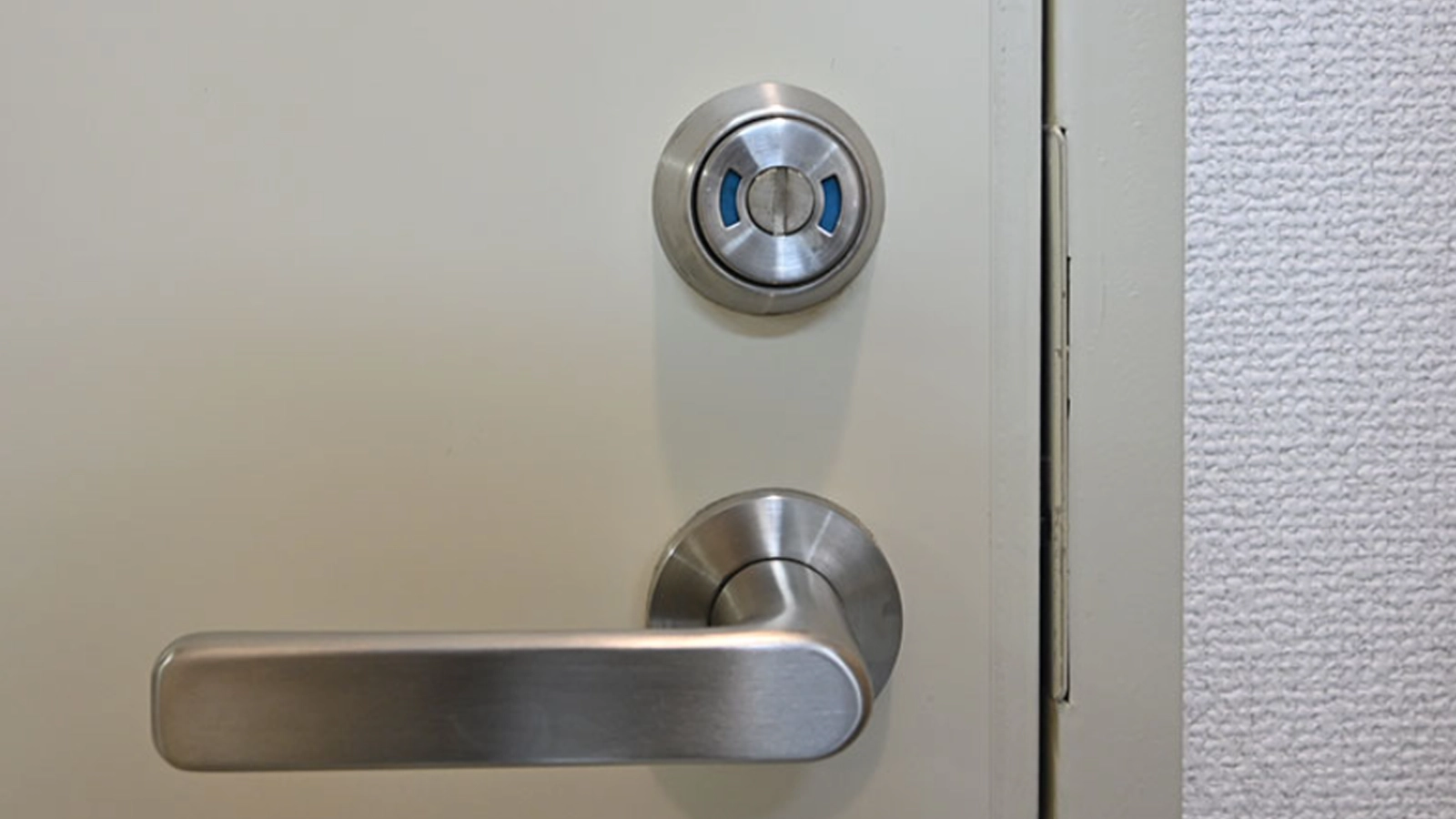 トイレのドアノブが緩んでいる