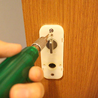 DIYでトイレのドアノブを交換！サイズの測り方や古いドアノブの場合も解説