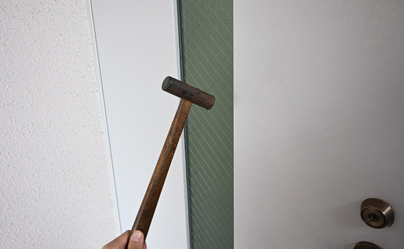 ガラスを割る