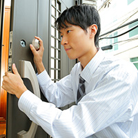 鍵交換の費用相場がわかる！鍵交換の料金を抑えるコツとは