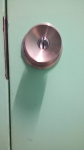 は？なんで開かね～の？→はい、すぐ開けに行きます！（震）