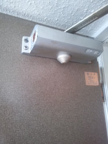ドアクローザー修理です（福岡市中央区）