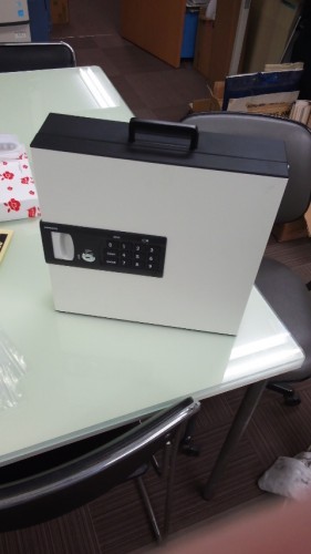 事務所内にて定番の金庫メーカーです（東広島市）